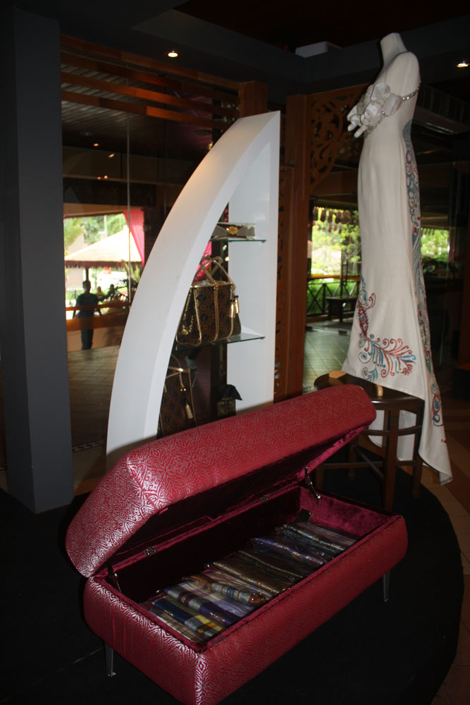 Sarong songket and handbags songket
