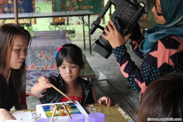 15 February  2013 TV3 Children Program - Batik