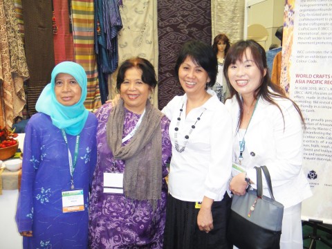 (R-L) President of Craft Council Maaysia,Raja Fuziah; Formal Director General of National Art Gallery,Wairah Marzuki; Director of National Textile Museum Malaysia, Madam Janet Tee & Publisher of mybatik Magazine, Miss Emilia Tan